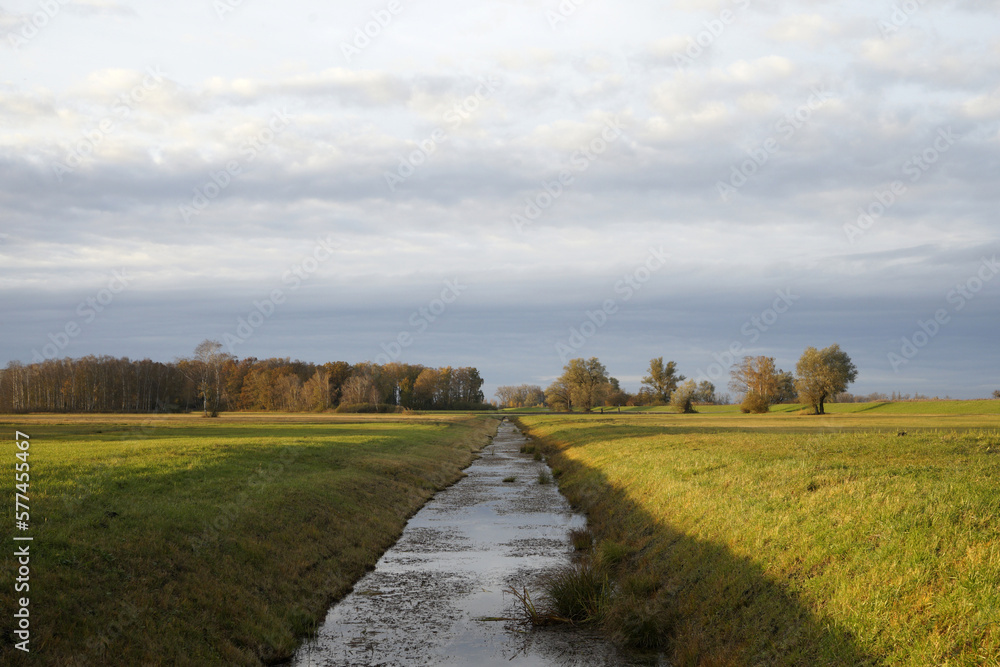 Obraz premium Irrigation canal in wonderful rural area