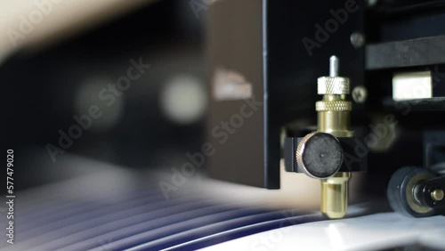 Wallpaper Mural Plotter de corte. Plotter para corte de vinilo. Cutter Machine. Cutting Plotter. Cortador de vinilo en movimiento Torontodigital.ca