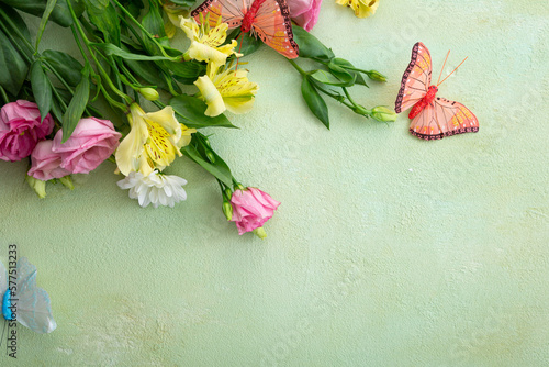 Fototapeta Naklejka Na Ścianę i Meble -  Green spring holiday background with flowers