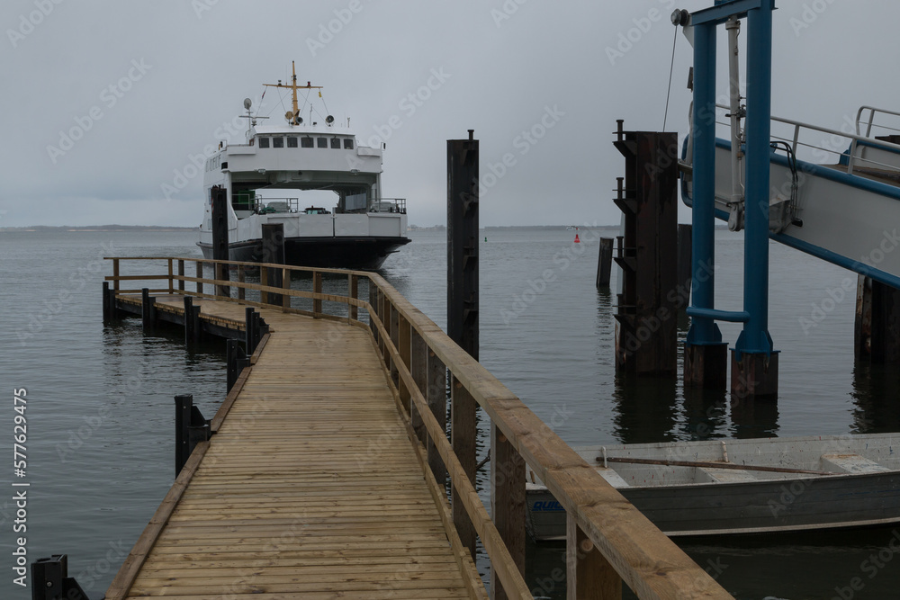 Fototapeta premium Fähre in Schaprode, Überfahrt nach Hiddensee, Anreise