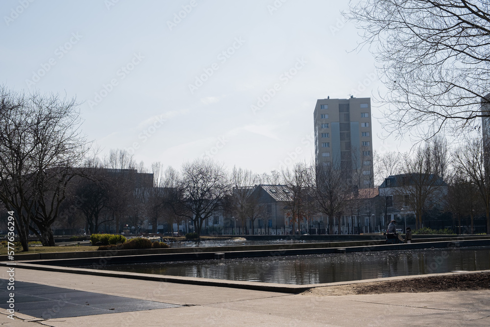 Fototapeta premium Parc du Chemin de l'ïle , Nanterre (Hauts de Seine, France)