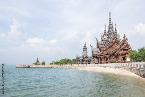 Obraz na płótnie Beautiful view of Buddhist sculpture near the Temple of Truth in Pattaya, Thailand w salonie