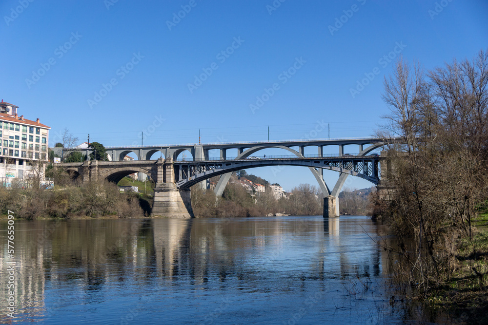 Fototapeta premium Panorámica del río Miño a su paso por Ourense. Galicia, España.