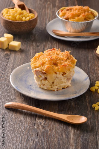 Macaroni Balls baked with melted cheese
