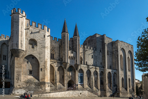 фотографія Palais des Papes à Avignon dans le Vaucluse à l' automne , France