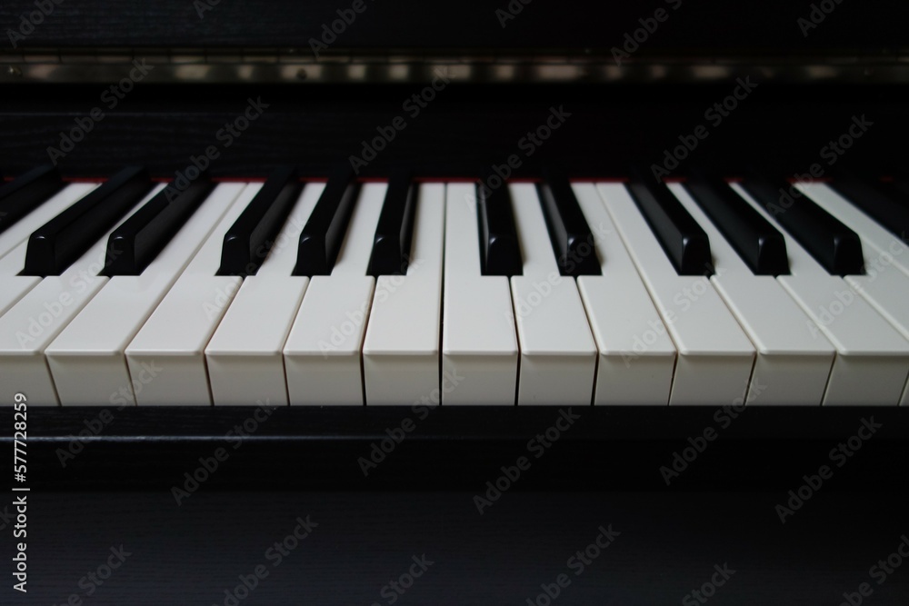 Klavier Klaviatur mit leichter Tiefenunschärfe Klavier Klaviatur mit leichter Tiefenunschärfe