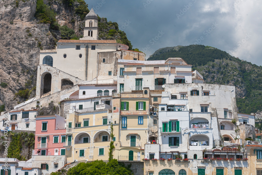 Amalfi, Salerno. Panorama di case con la Chiesa di santa Maria Maggiore