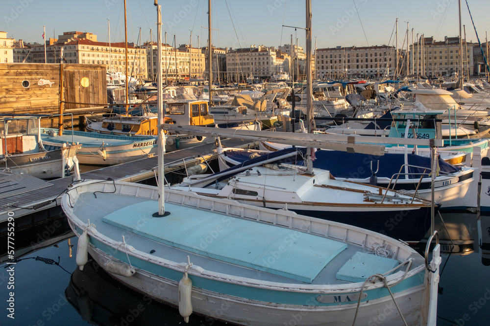 Bateaux sur le port de Marseille, BouchesduRhône, ProvenceAlpesCôte — free download