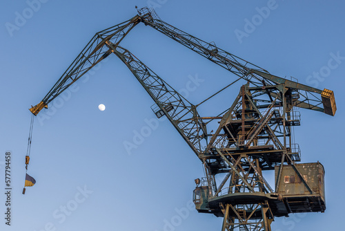 Wallpaper Mural crane in the port Torontodigital.ca