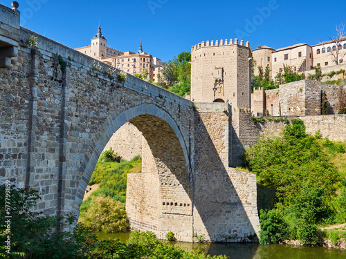 Obraz na plátně Alcantara bridge, a stone roman arch bridge over Tagus river