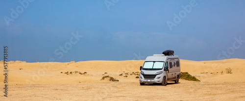 Fotografija Campervan in the desert in Morocco