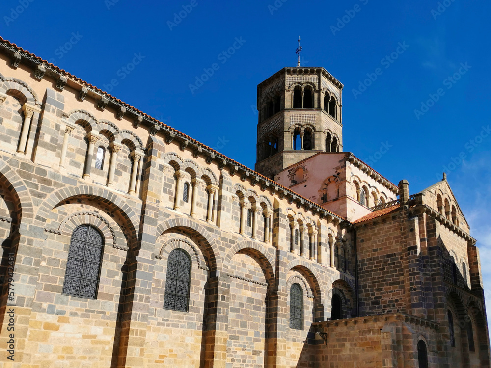  Abbatiale Saint-Austremoine, d'Issoire , église romane, Puy de Dome département, Auvergne-Rhone-Alpes, France