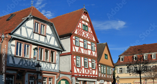 Fassaden von Fachwerkhäusern am Marktplatz in Seligenstadt
