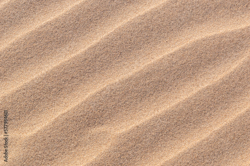 Diagonal patterns in the sand