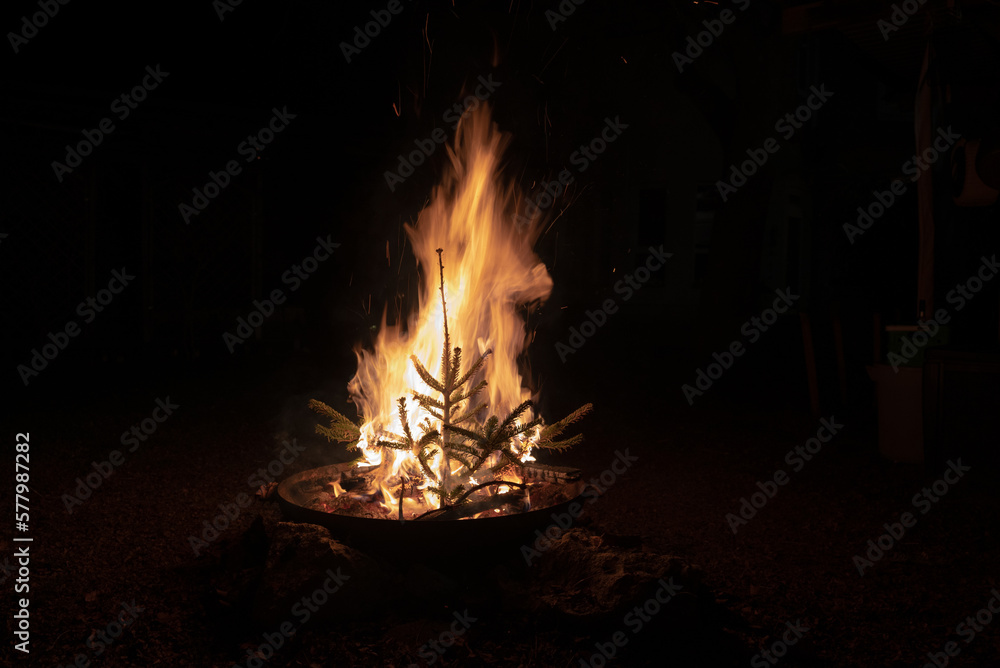 Christbaum in Flammen