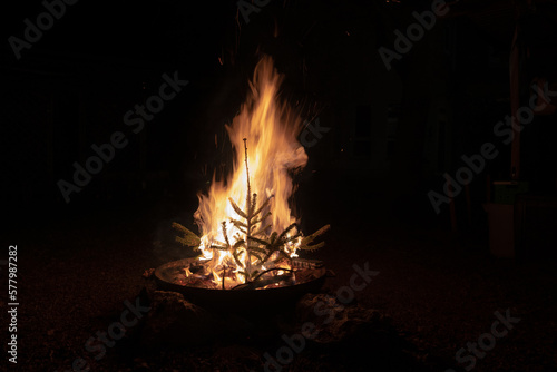 Obraz na płótnie Christbaum in Flammen w salonie