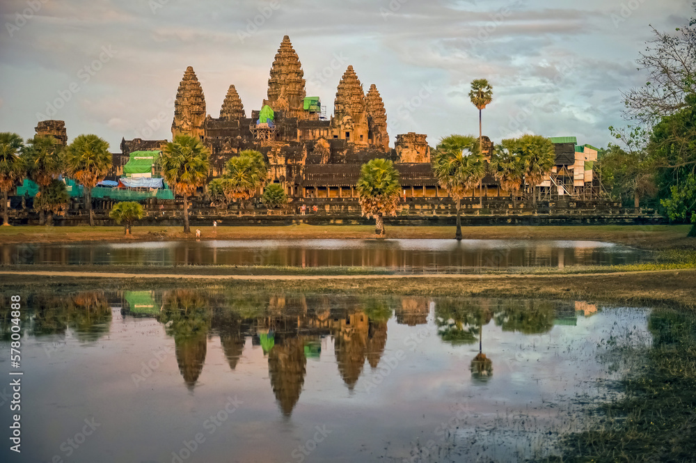 Fototapeta premium The temple complex of Angkor Wat