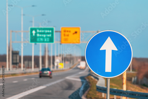 Mandatory direction sign on multiple lane highway in Serbia Fototapet