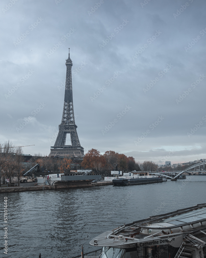 Tour Eiffel depuis la seine