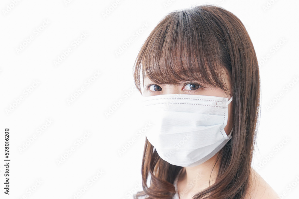 風邪をひいた女性