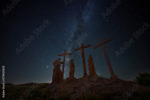 Canvastavla Crucifixion of Christ scene on top of a hill against starry night