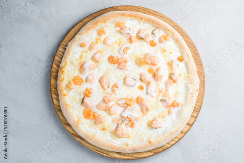 White cheese pizza with chicken and pineapples