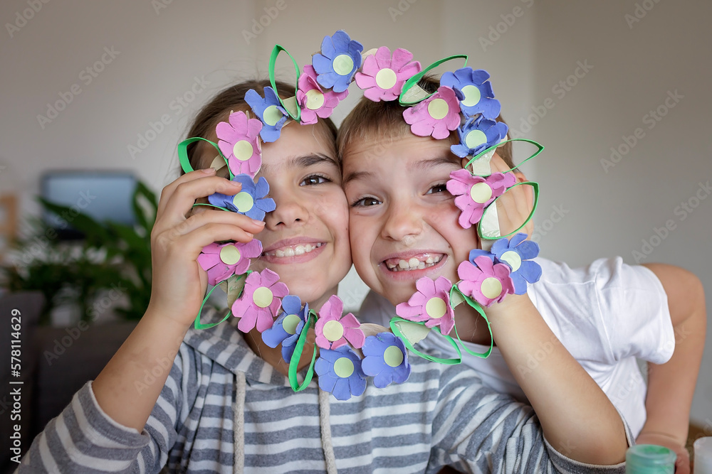 Transformation an ordinary egg carton into a beautiful Easter flower wreath. Kids show the creative and sustainable possibilities of Zero Waste lifestyle. Reduce, reuse, and recycle. DIY with kids Transformation an ordinary egg carton into a beautiful Easter flower wreath. Kids show the creative and sustainable possibilities of Zero Waste lifestyle. Reduce, reuse, and recycle. DIY with kids