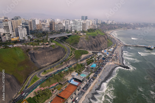  Océano Pacifico Puente de Miraflores Lima Perú 2023