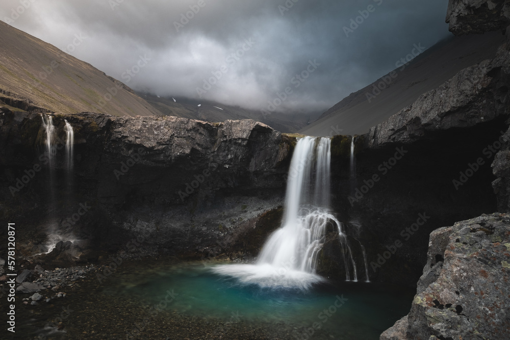 Obraz premium Wasserfall