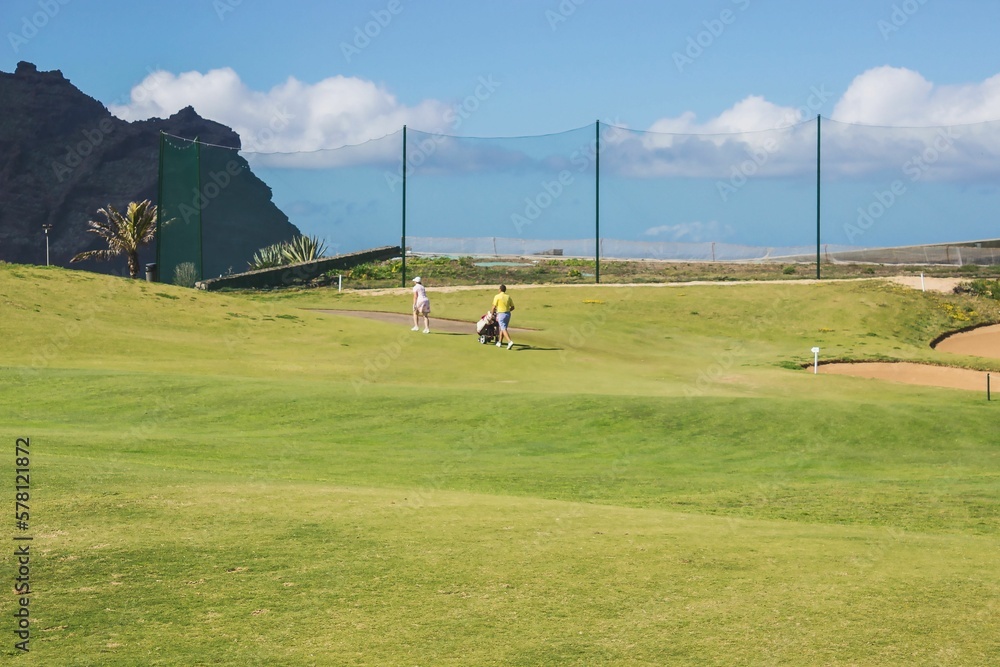 Obraz premium Vistas al campo de golf de la isla.