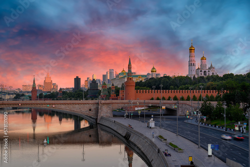 Slika na platnu Moscow Kremlin and Moskvoretskaya embankment in Moscow, Russia