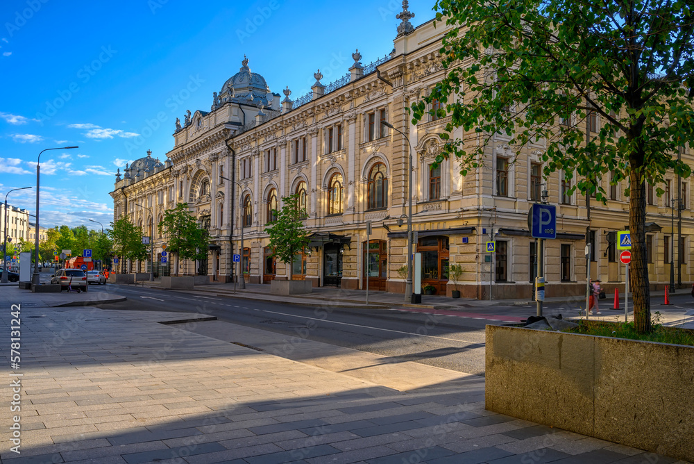 Fototapeta premium Neglinnaya Street in Moscow, Russia. Architecture and landmarks of Moscow. Cozy cityscape of Moscow