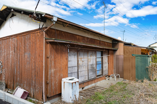 空き家　廃屋　昭和イメージ photo