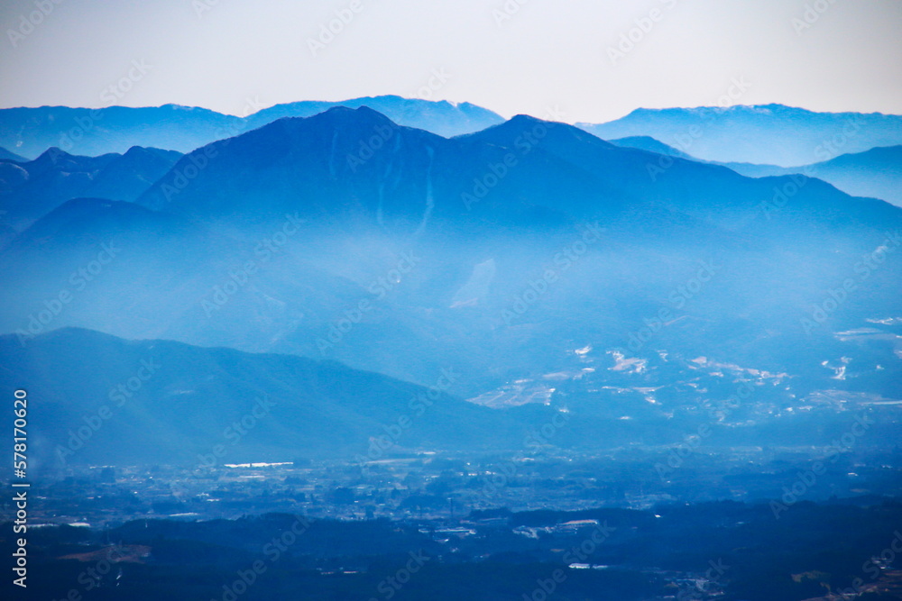 冬　入笠山から　奥秩父山地　茅ヶ岳を望む　