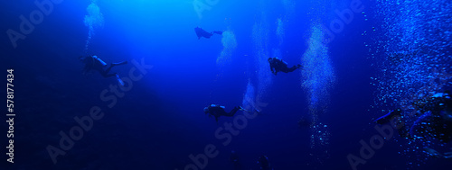 Tela group of divers depth bubbles dive