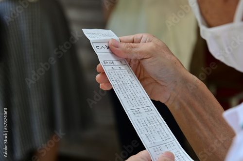 A man who draws an omikuji at a shrine