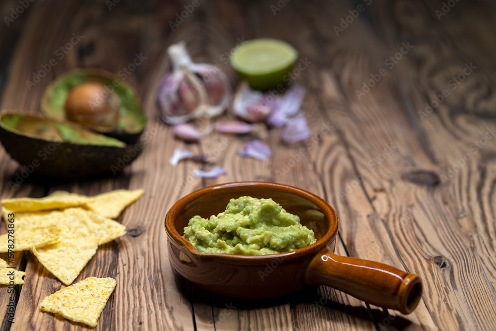 avocado dip flavored with garlic, chili, pepper, and lime juice with corn nachos avocado dip flavored with garlic, chili, pepper, and lime juice with corn nachos