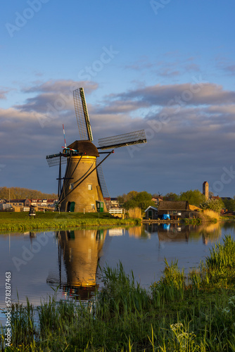 Traditional Dutch windmills in Kinderdijk - Unesco site, The Netherlands © Richard Semik