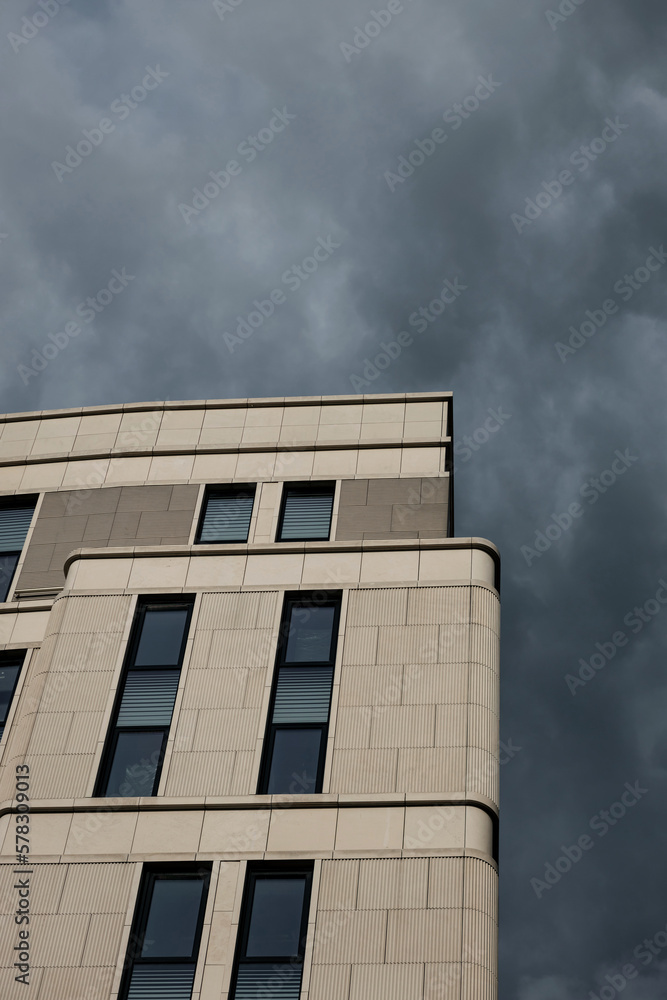 Obraz premium Modern office building with windows