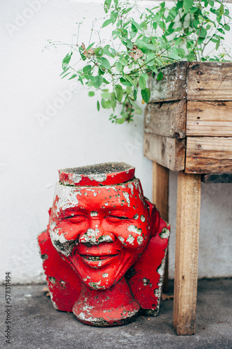 Red Mandela pot