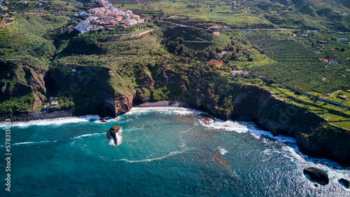 Canvastavla Fotos aéreas de la playa y sendero de la Rambla de Castro en Los Realejos, Tenerife