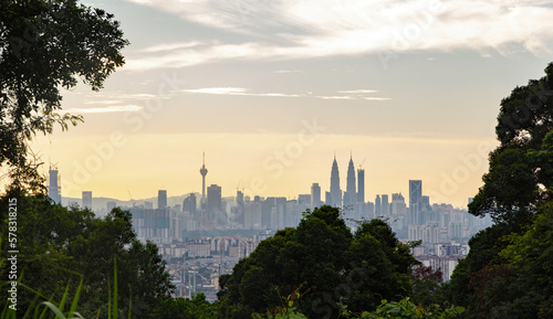 Canvas Print Skyline of Kuala Lumpur viewed at sunset and framed by thick jungle