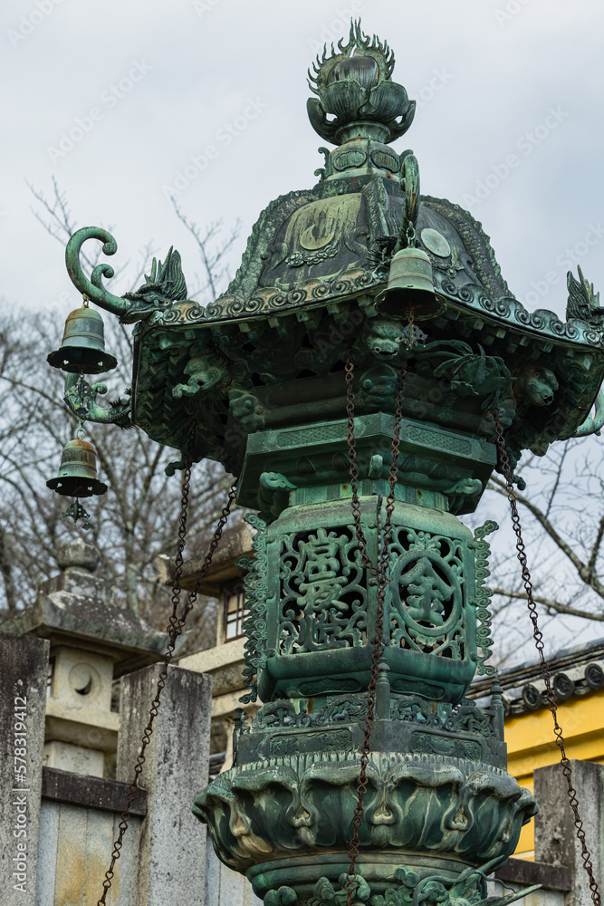 日本　香川県仲多度郡琴平町にある金刀比羅宮の青銅大灯籠