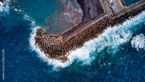 Photos Foto aérea con dron del Puerto y playa de Espíndola en Los Sauces, La Palma