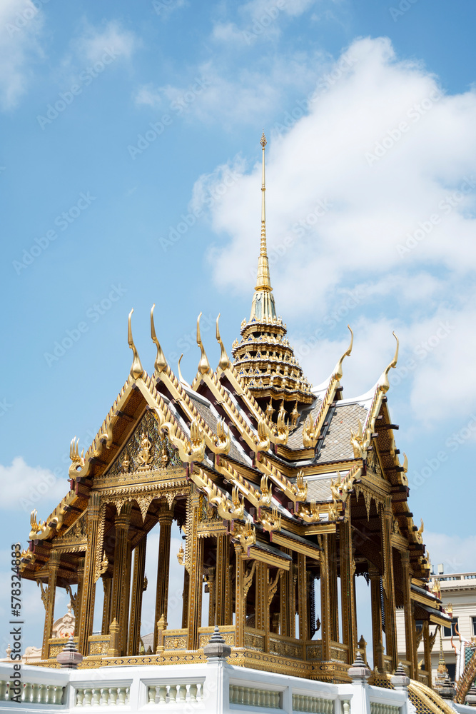 Naklejka premium Phra Tinang Aporn Phimok Prasat Pavilion in the Grand Palace in Bangkok