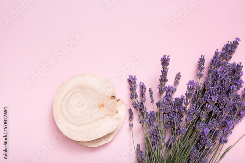 Fotografie Podium, stage or pedestal with lavender flowers top view