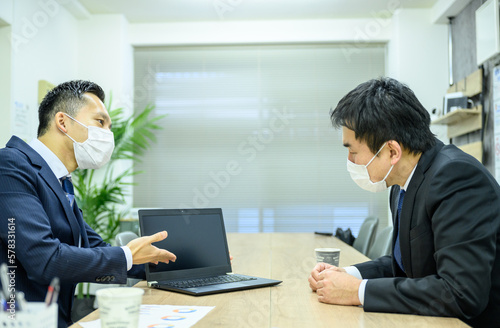 Wallpaper Mural ビジネスマン　ミーティング　営業 Torontodigital.ca