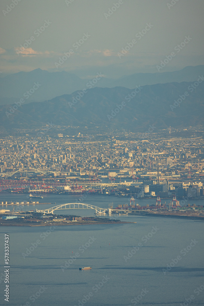 日本　兵庫県神戸市の六甲山天覧台から眺める大阪の街並み