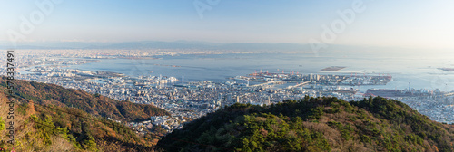 日本 兵庫県神戸市の六甲山天覧台から眺める神戸市街と大阪湾と六甲アイランド