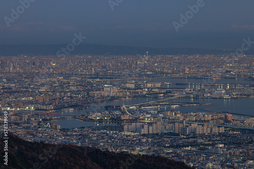 日本 兵庫県神戸市の六甲山天覧台から眺める神戸と大阪の夜景